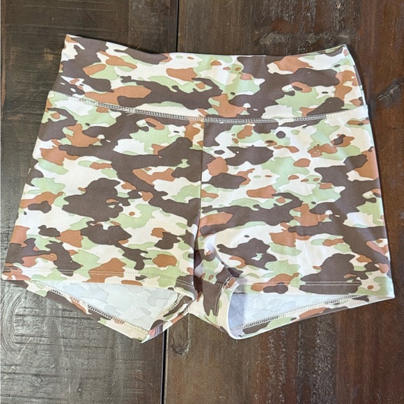 ShoSho Camo Print Biker Shorts Women’s Size M  EUC - Picture 1 of 3